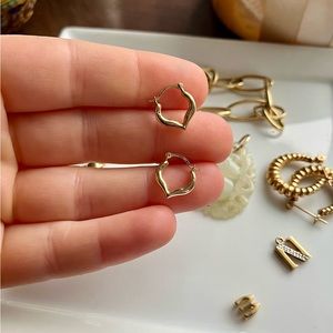 14K Gold Vintage Heart Hoops